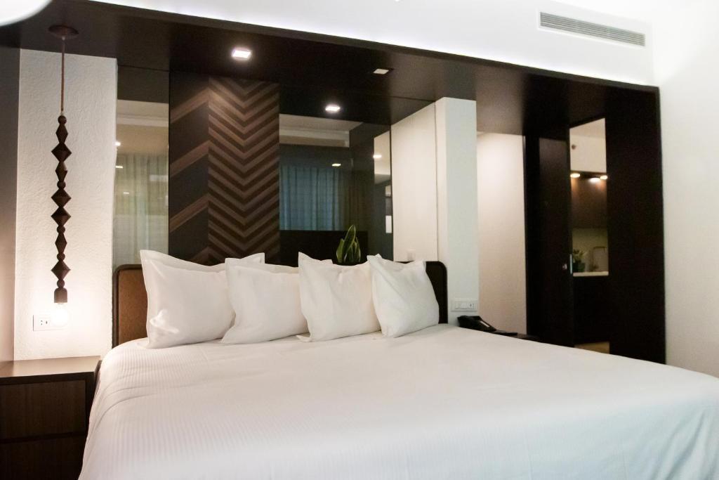 Eurobuilding Hotel & Suites Lecheria Bagian luar foto