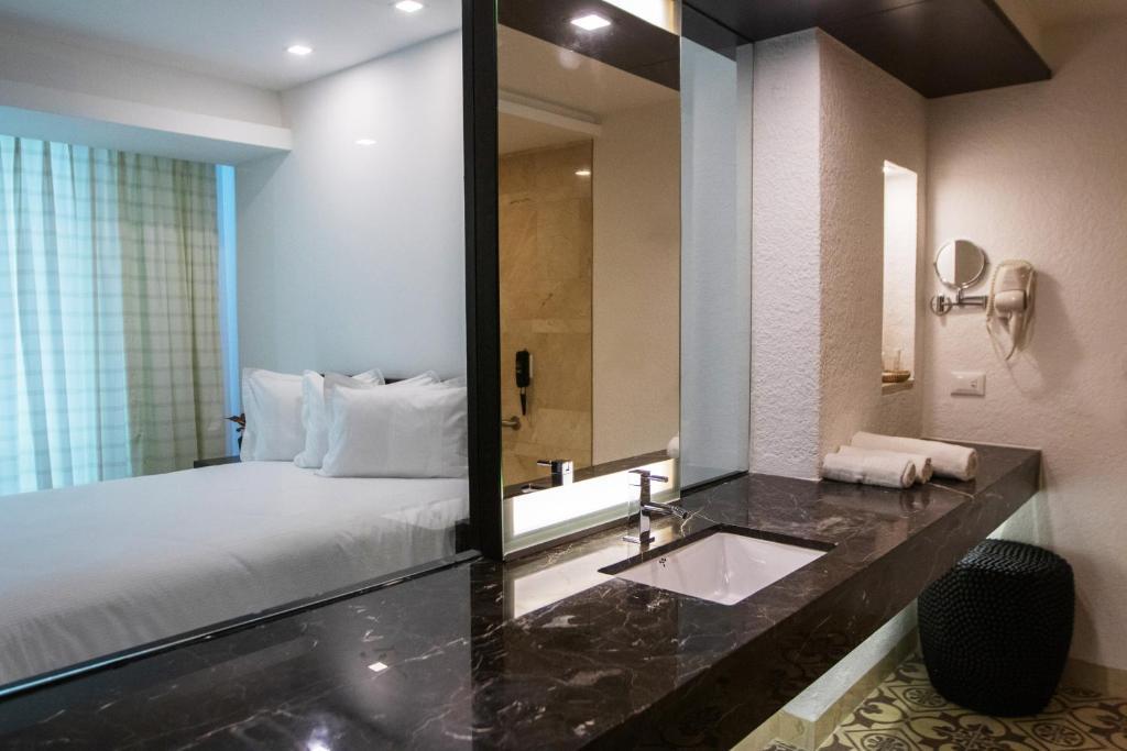 Eurobuilding Hotel & Suites Lecheria Bagian luar foto