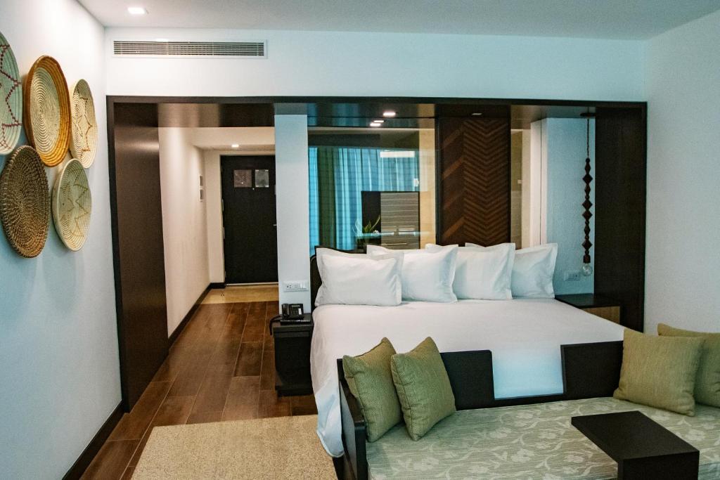 Eurobuilding Hotel & Suites Lecheria Bagian luar foto